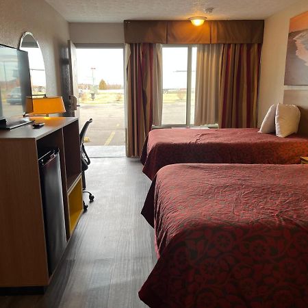 Days Inn & Suites By Wyndham Dayton North Esterno foto