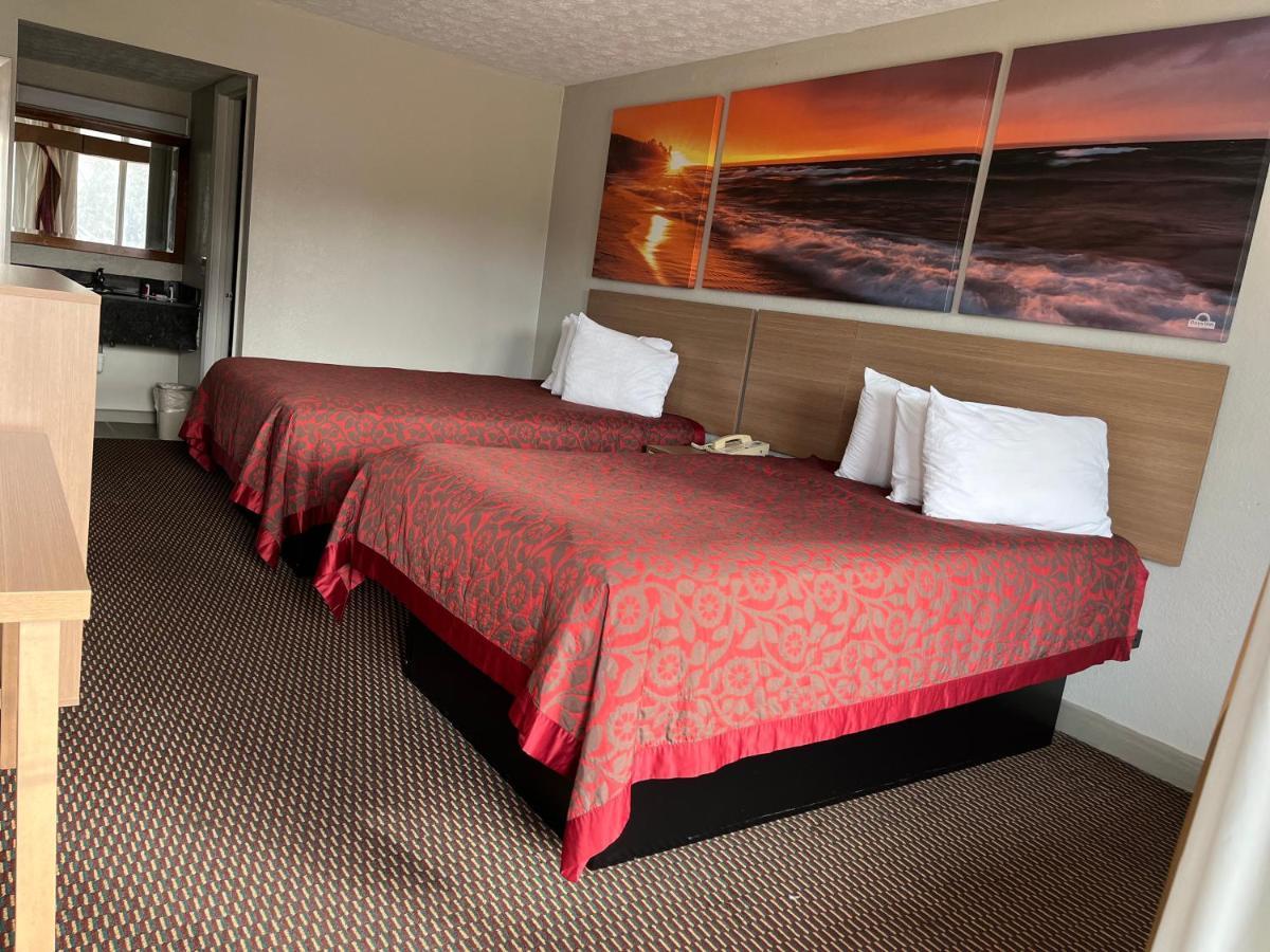 Days Inn & Suites By Wyndham Dayton North Esterno foto